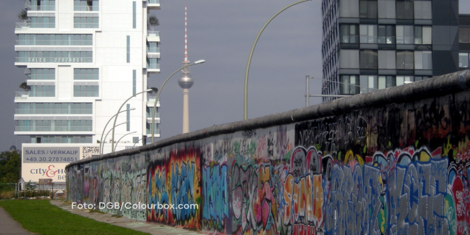Fernsehturm mit Mauer in Berlin (Foto: DGB/Colourbox.com)